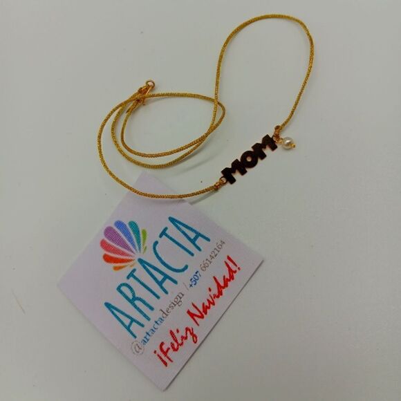 NWT ARTACTA "Mom" Nameplate with Pearl Accent on Gold Rope - 7.5 inch Choker - Picture 1 of 5